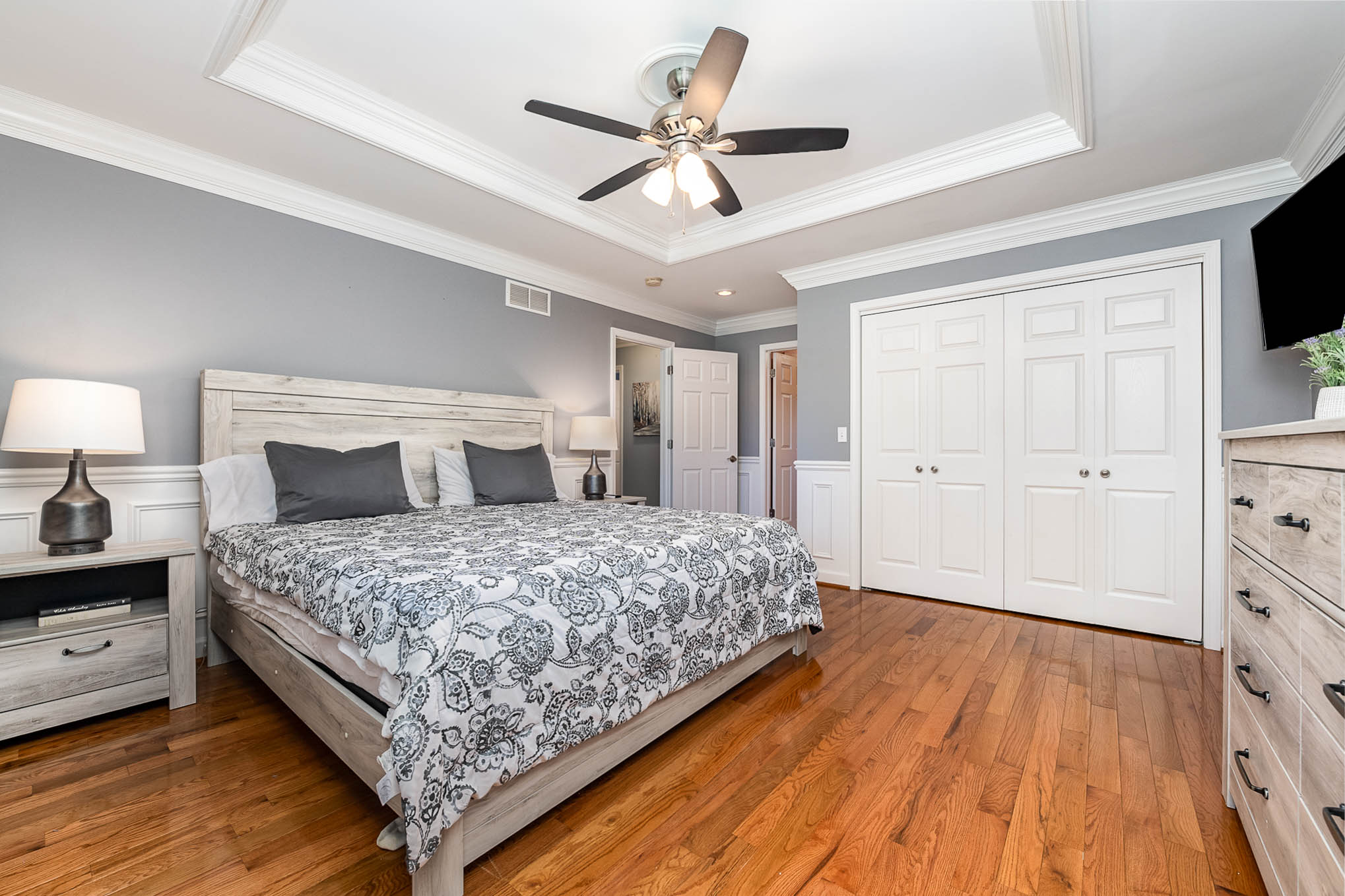 Master bedroom with Smart TV